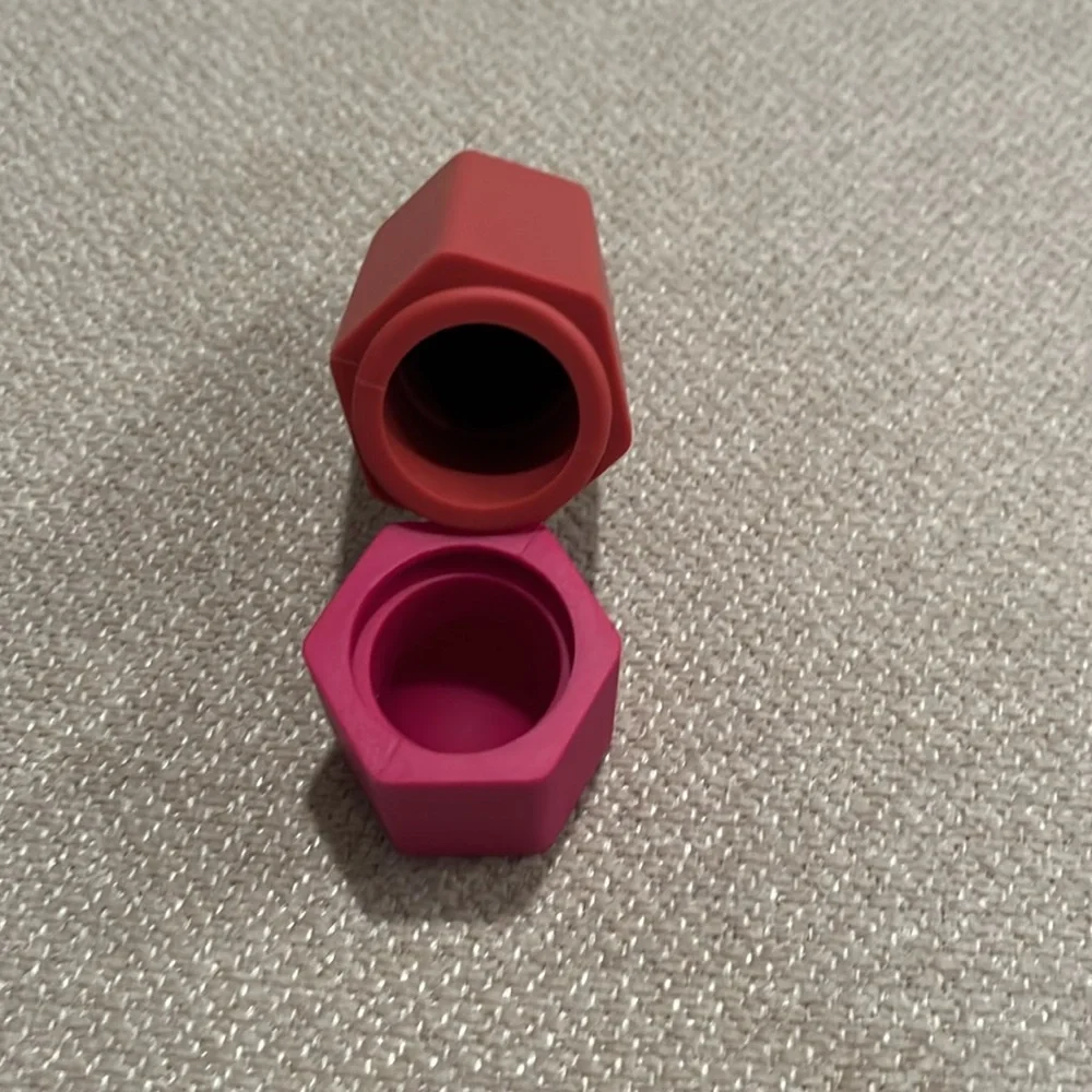 The 1pc Ice Face Roller is a multifunctional, reusable silicone facial tool desi